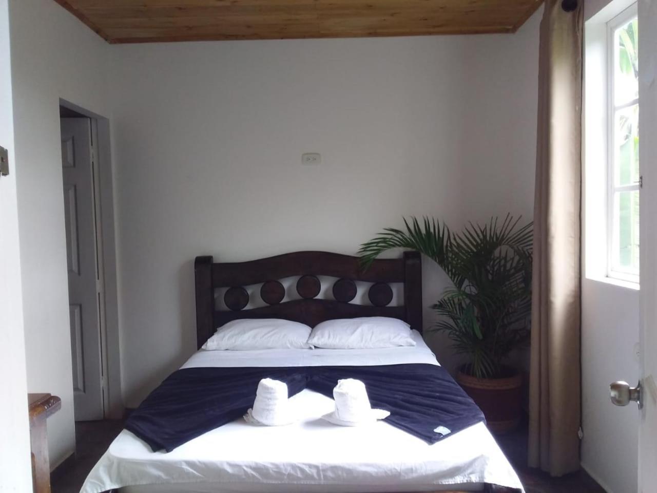 Hostal Hilltop Саленто Екстер'єр фото